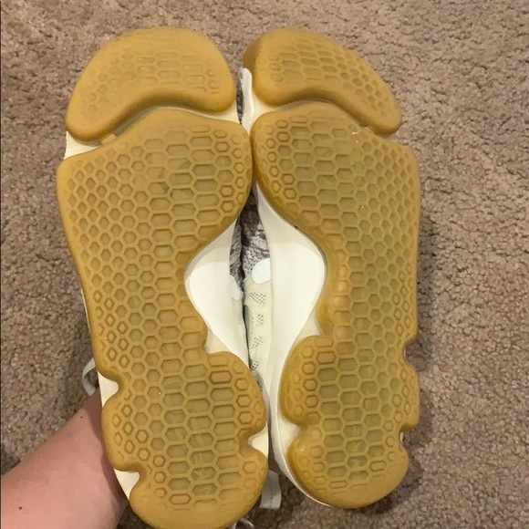 KD “pale” color way basketball/casual sneakers - Picture 4 of 6